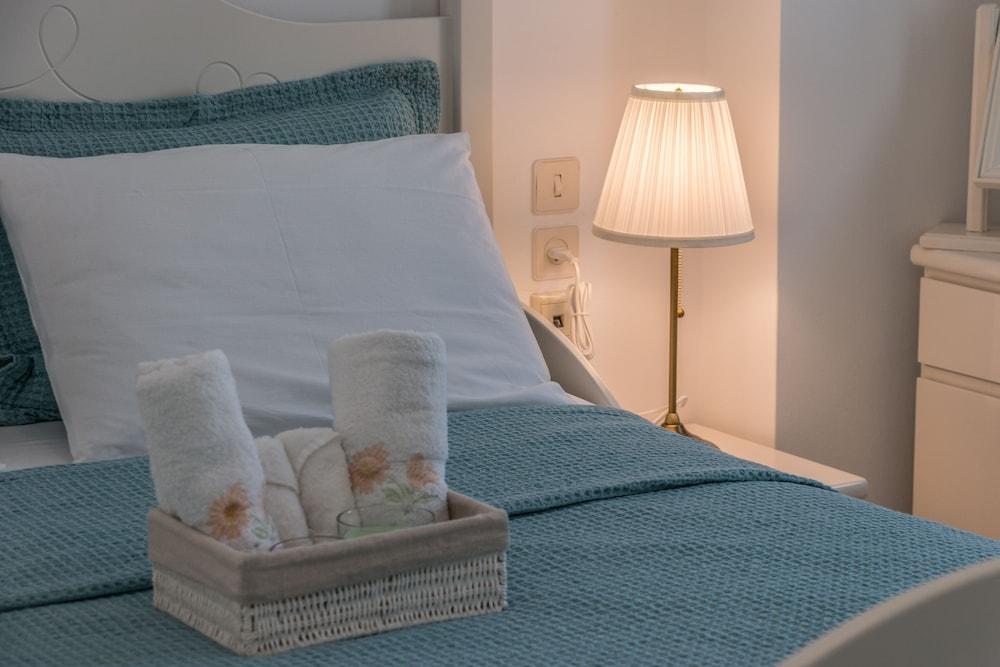 Agios Ioannis Luxurious Beachfront Apt