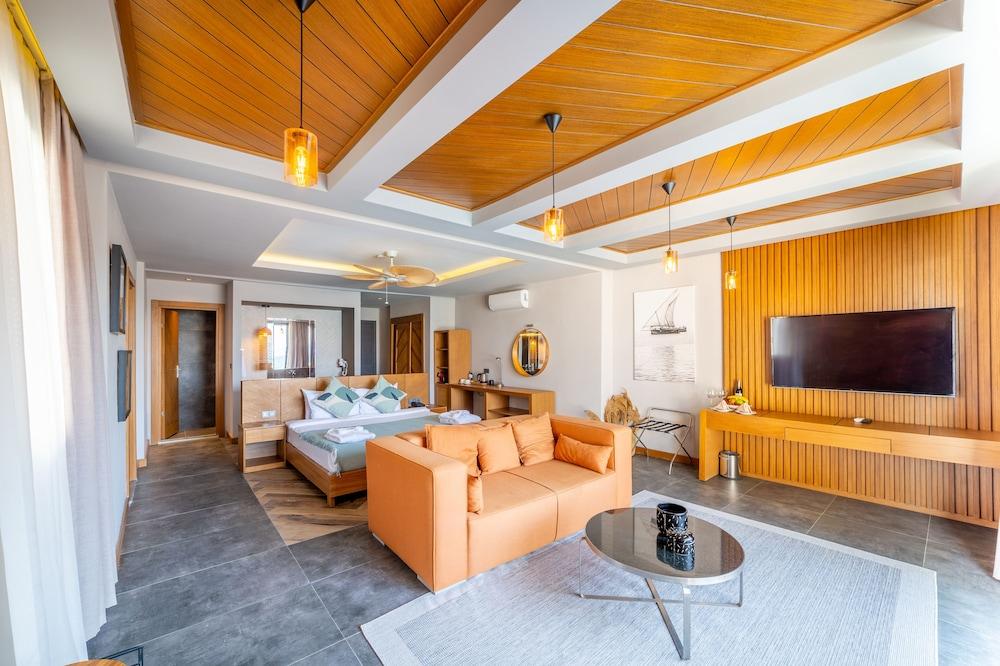 Moyo Luxury Hotel & Beach