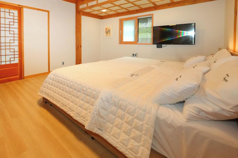 Wiyeonjae Hanok Stay