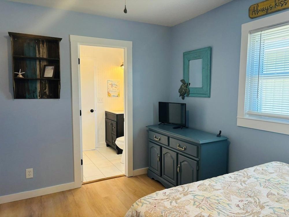 When Pigs Fly 4 Bedroom Home by RedAwning