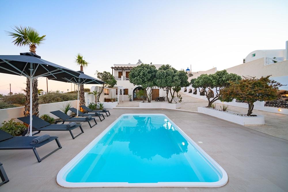Grand Villa Santorini