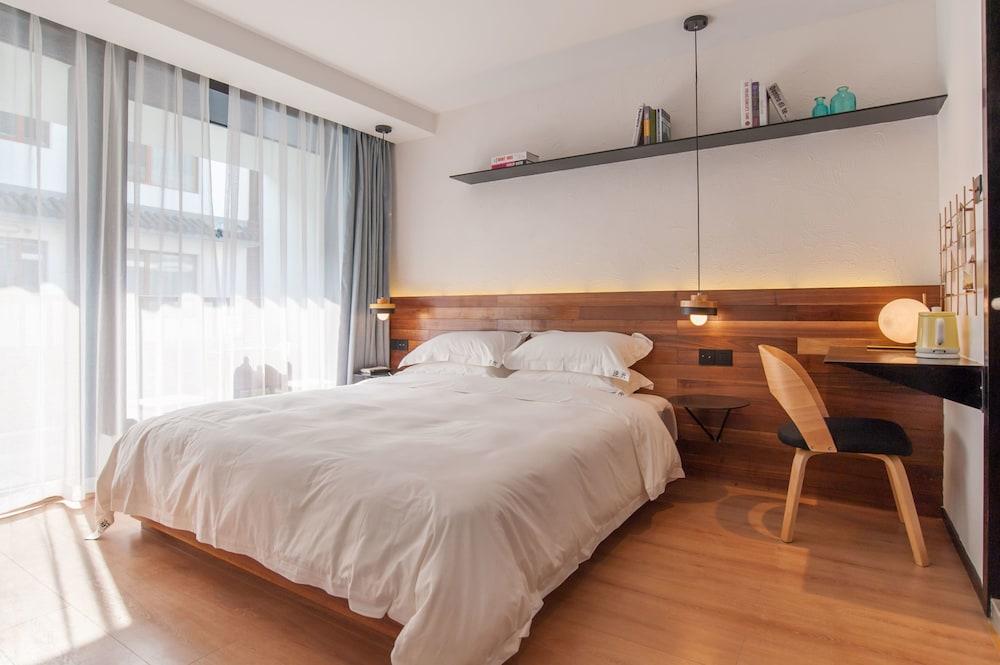 Hangzhou Backlighting Inn