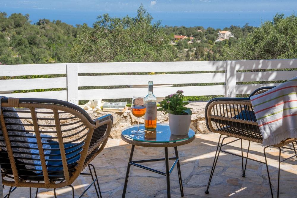 Paxos Couple House By Konnect