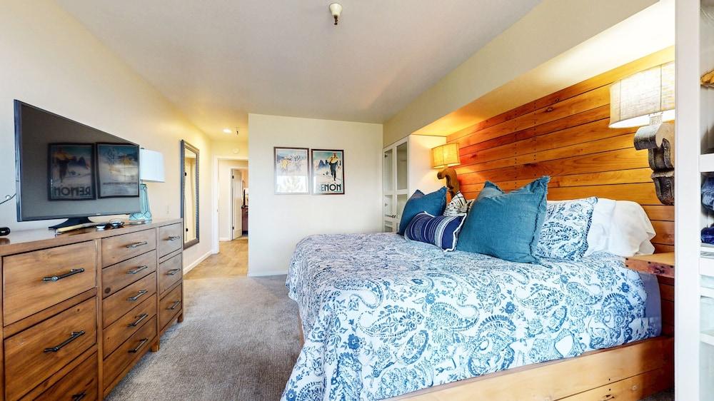 Bridges #209 2 Bedroom Condo by RedAwning