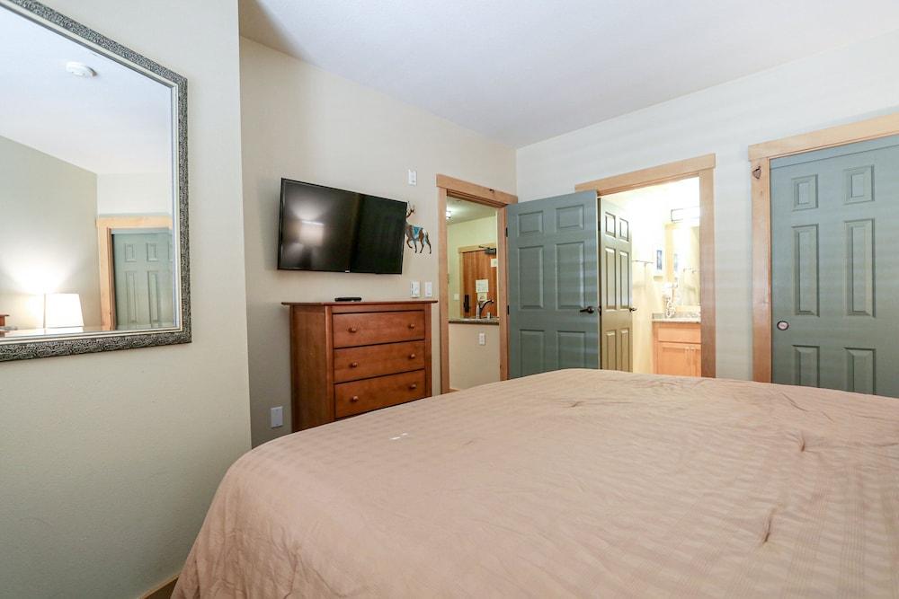 Sunstone #126 2 Bedroom Condo by RedAwning