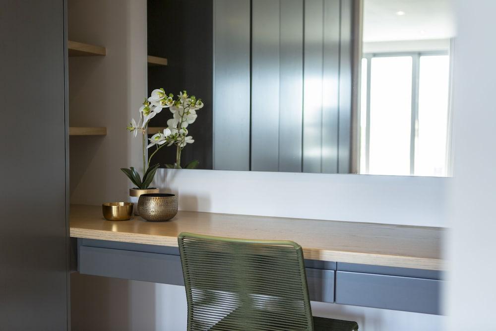 Elements Luxury Suites