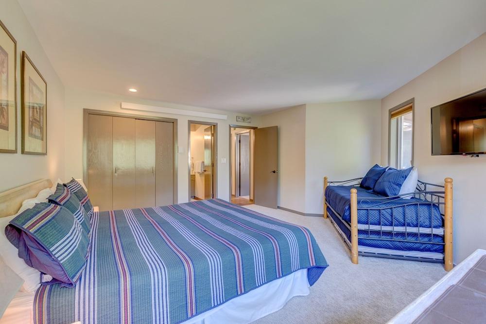 Frostfire E41 2 Bedroom Condo by RedAwning