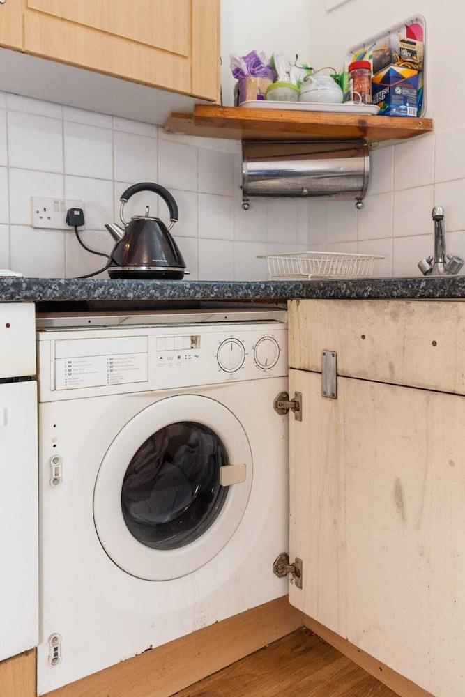 Bright Studio Walk Score 91 Wi-fi Sleeps 2