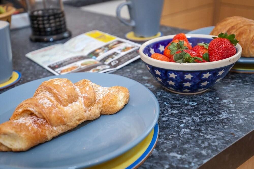 Bright Studio Walk Score 91 Wi-fi Sleeps 2