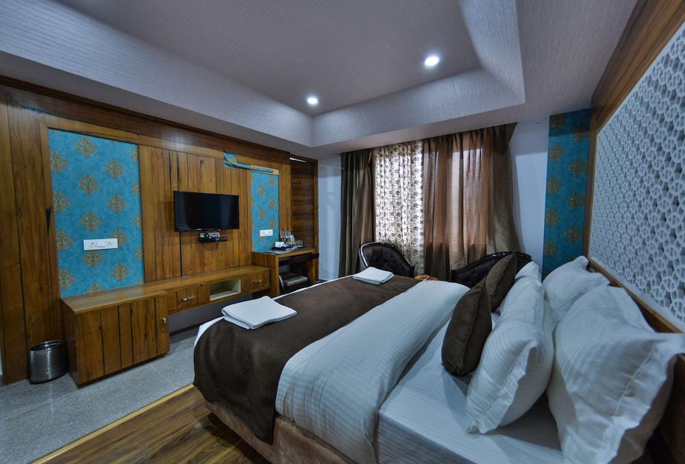 Hotel The Montreal Srinagar