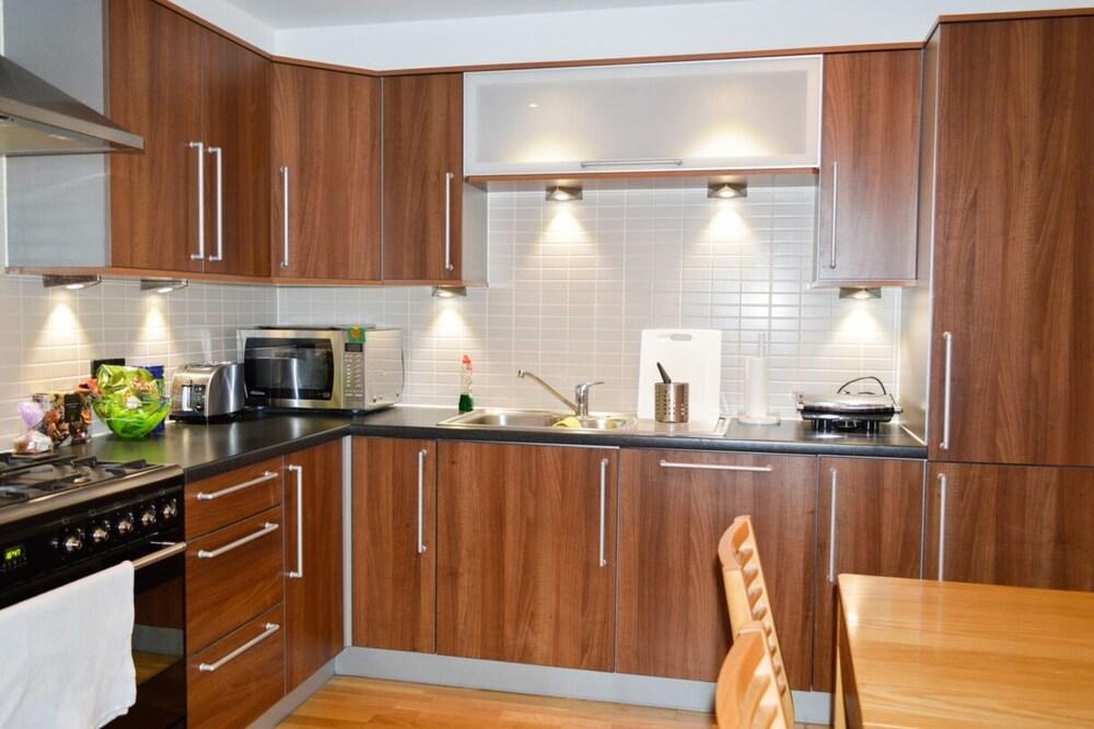 Modern 2 Bedroom Property in Central Edinburgh