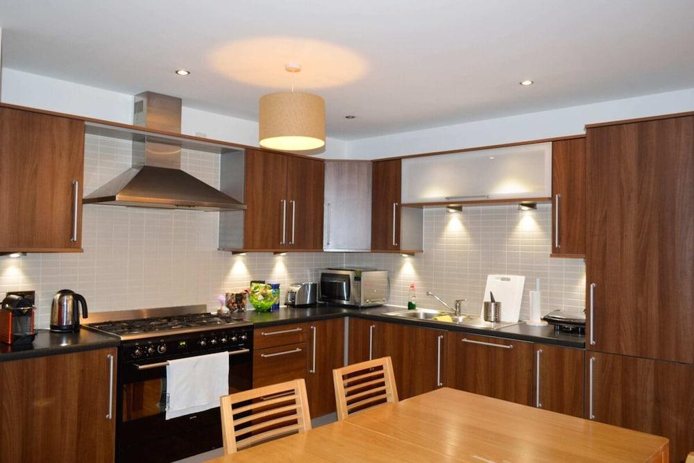 Modern 2 Bedroom Property in Central Edinburgh