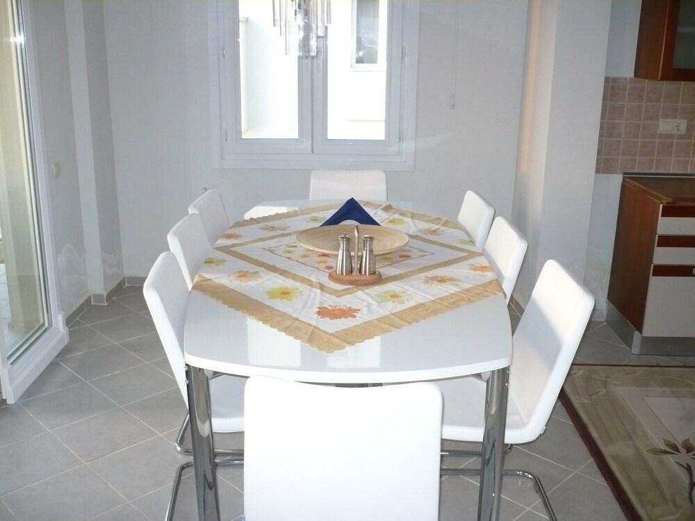 Important Group Villa Amber