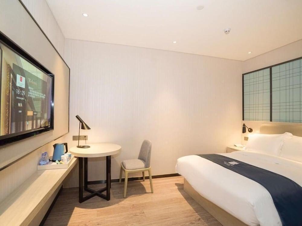 Echarm International Hotel Canton Tower Pazhou Convention and Exhibition Center Lujiang Metro Station Branch - Free Shuttle Bus to Canton Fair Complex During Canton Fair Period