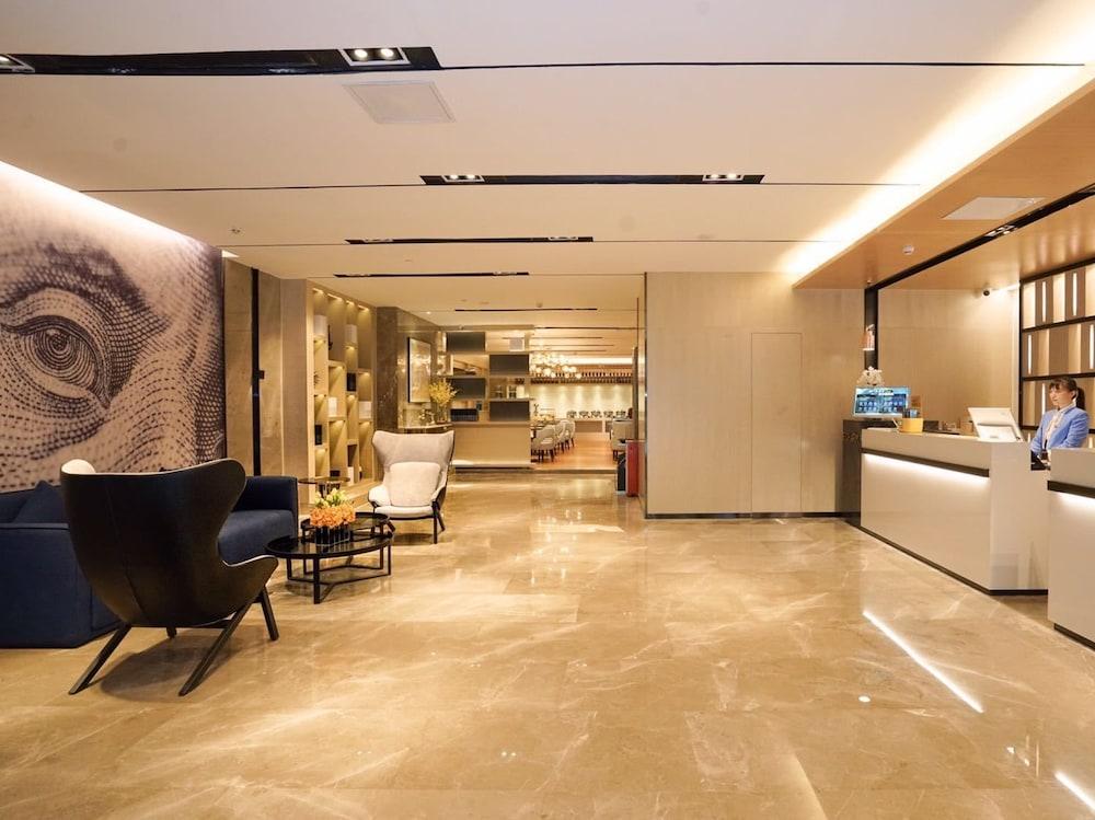 Echarm International Hotel Canton Tower Pazhou Convention and Exhibition Center Lujiang Metro Station Branch - Free Shuttle Bus to Canton Fair Complex During Canton Fair Period