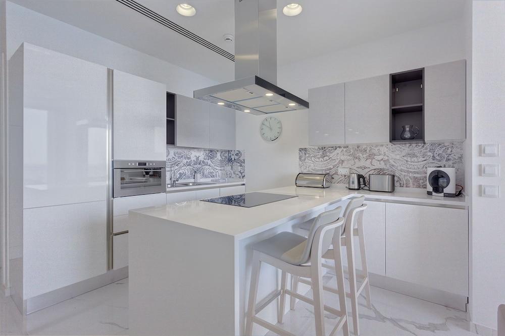 Luxury Apt Ocean Views in Tigne Point, With Pool