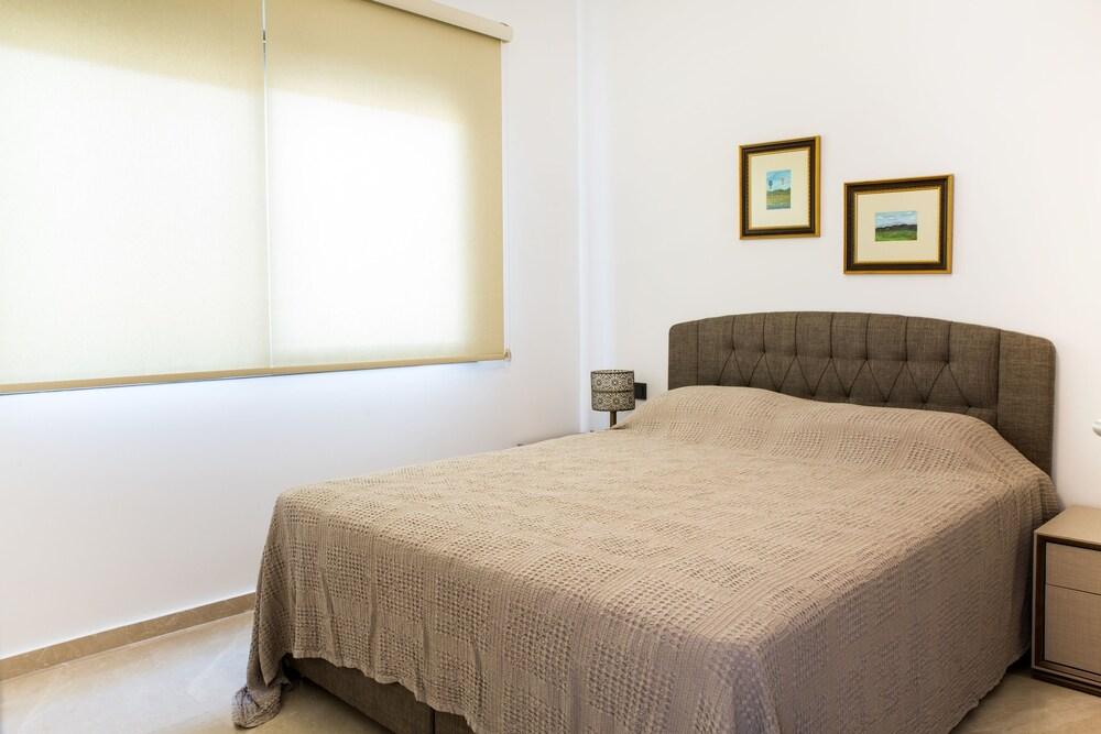 Important Group Villa Green