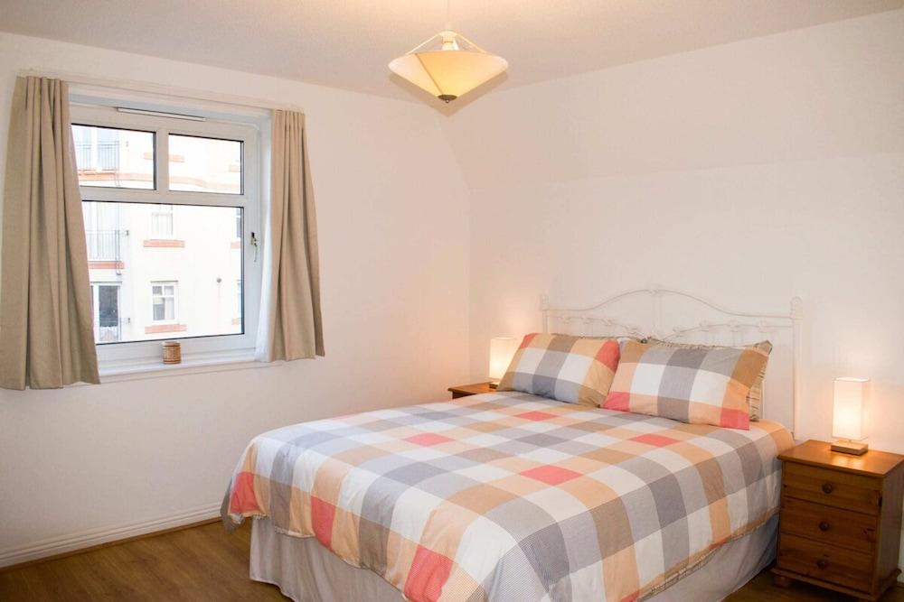 Peaceful 2 Bedroom Home with Parking