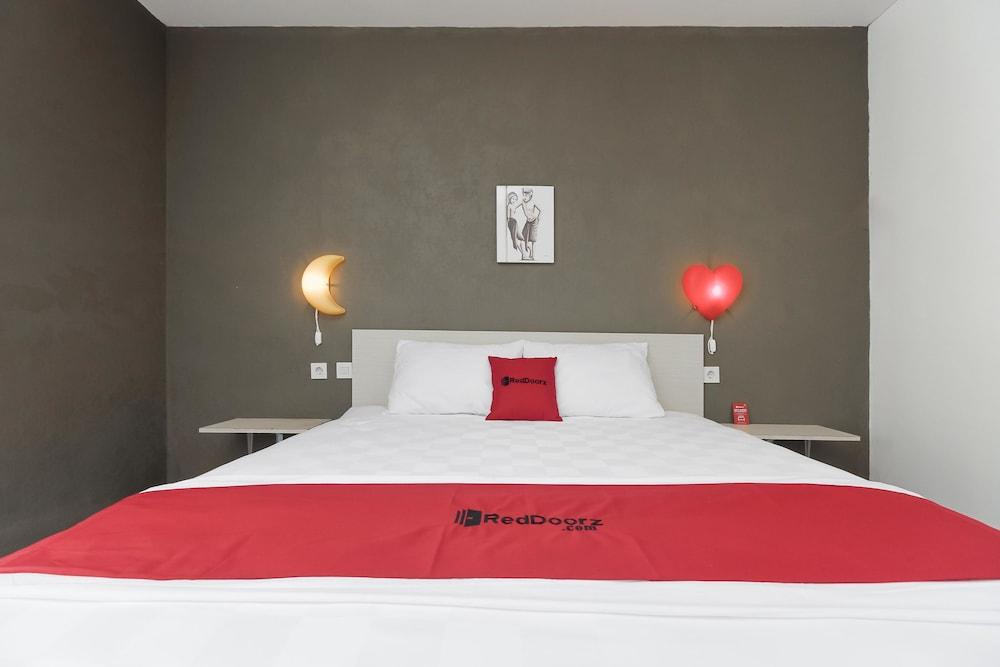 RedDoorz @ Jalan Bukit Keminting