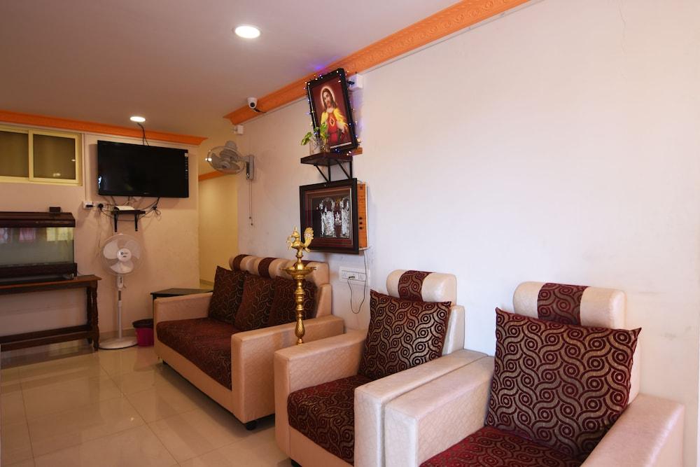 Ulo R2 Banquet and Room