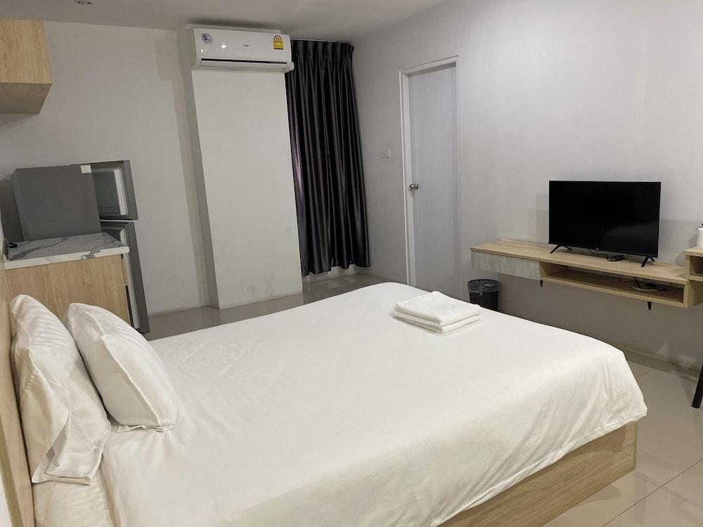 Baan Mae Suvarnabhumi Airport