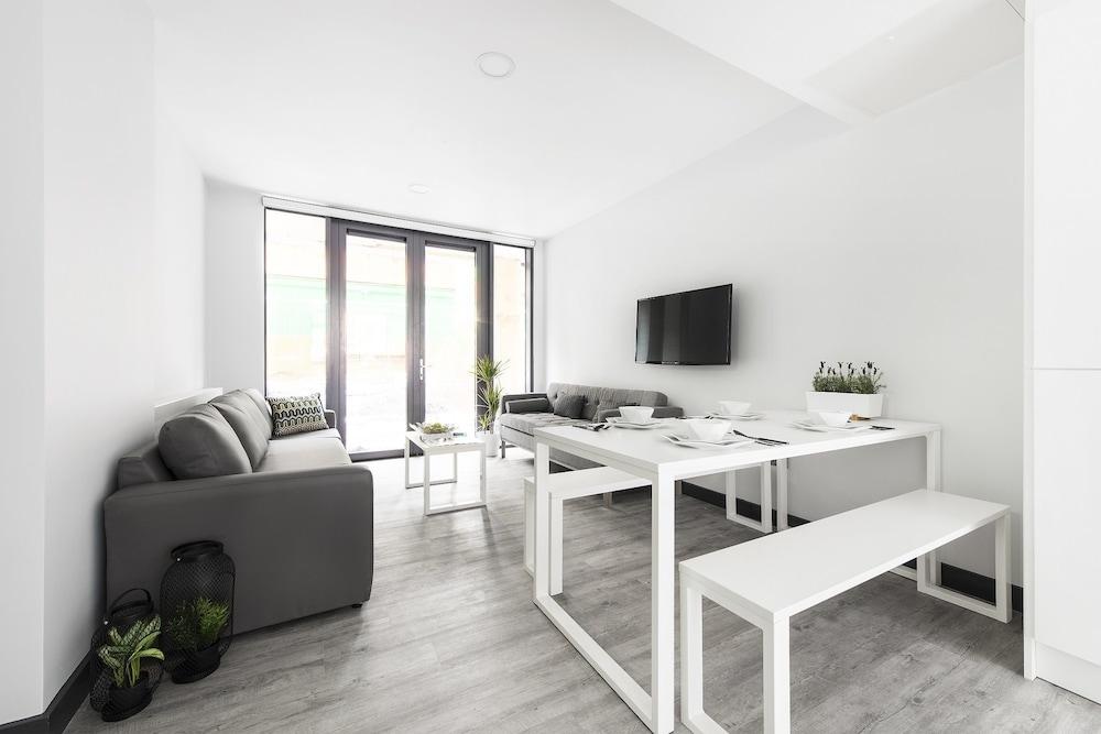 Destiny Student - The Tannery