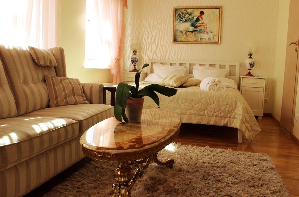 Embrace Guestrooms & Apartments