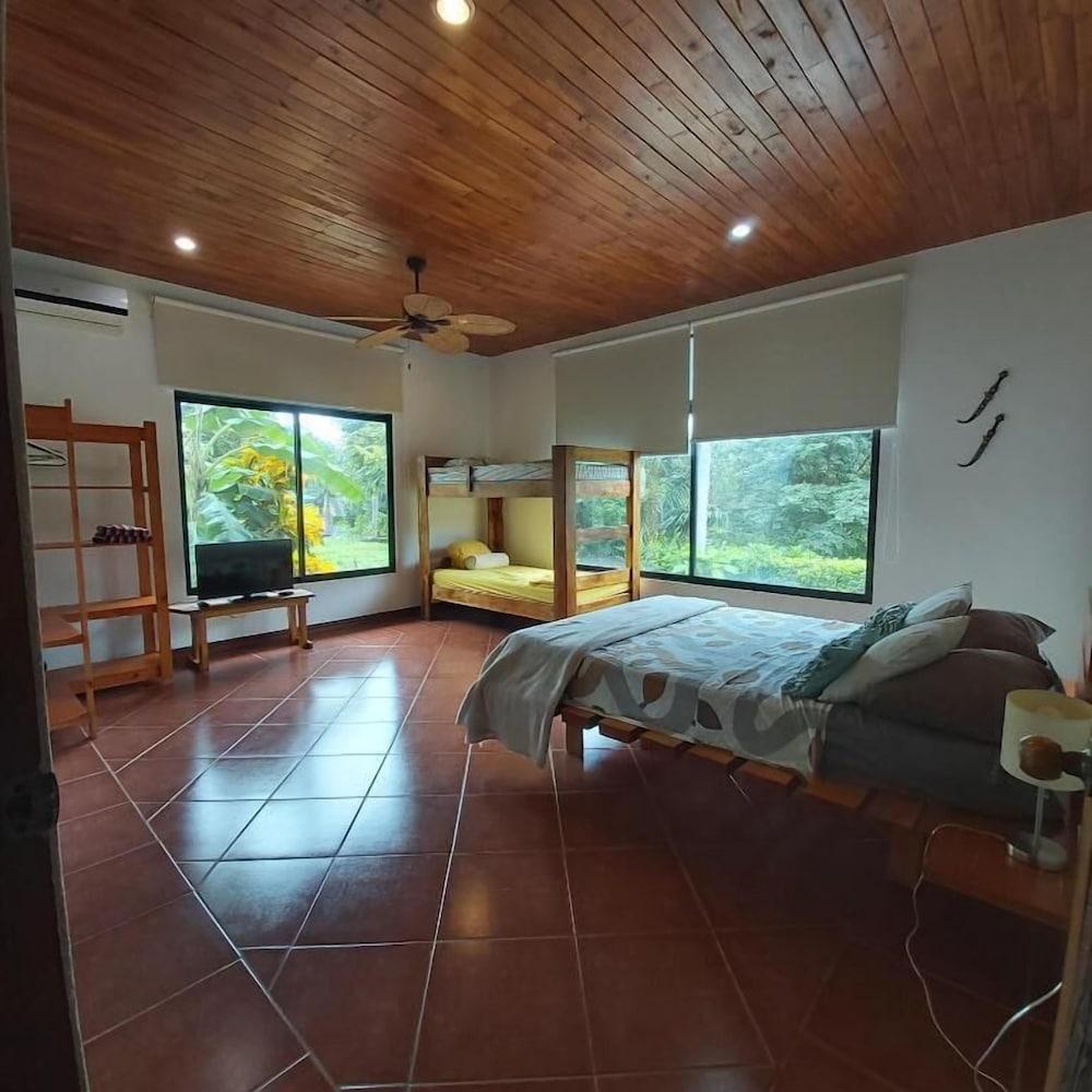 Casa Alice Surf Lodge