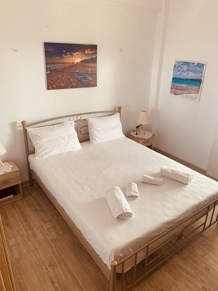 Akrogiali Apartments