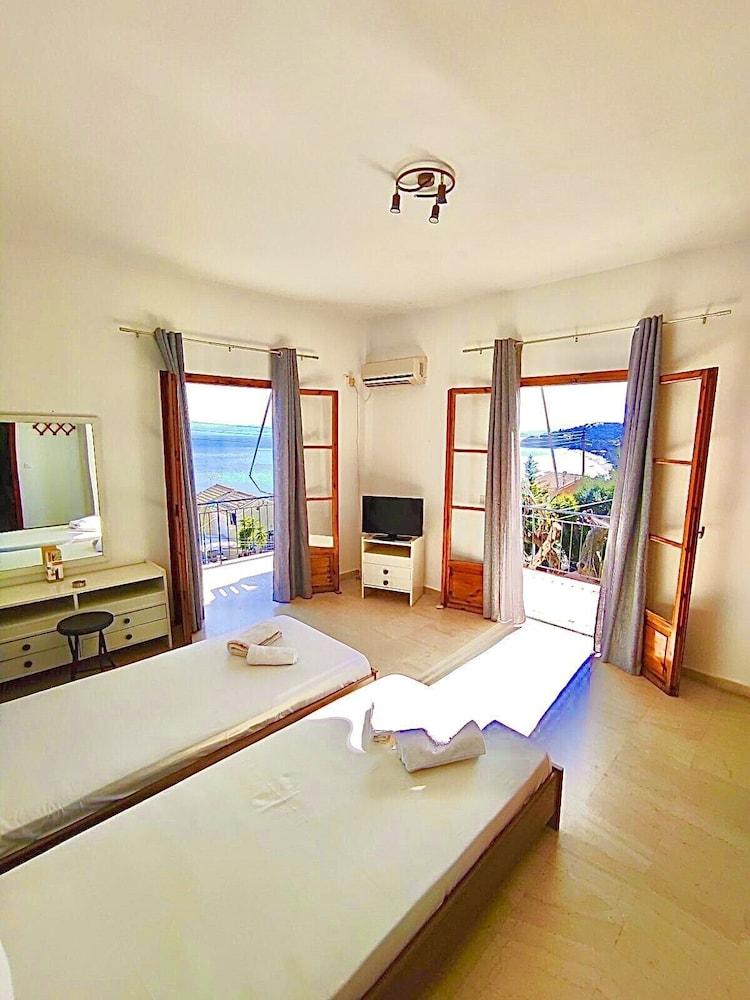 Akrogiali Apartments