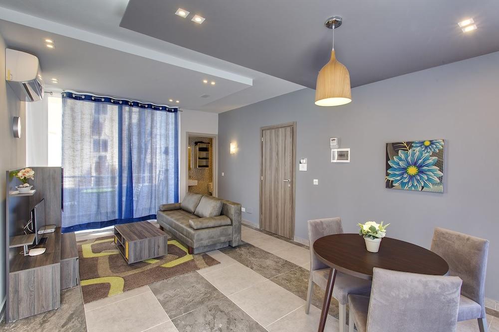 Modern Apt in a Prime Location, Wifi