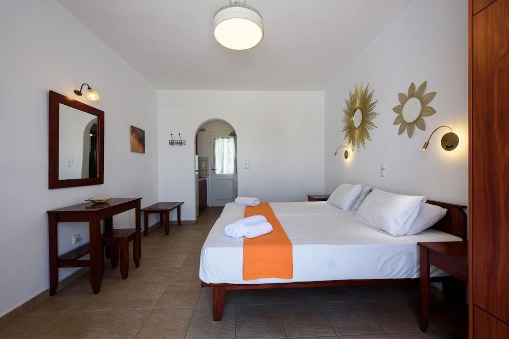 Aigaiou Avra Apartments