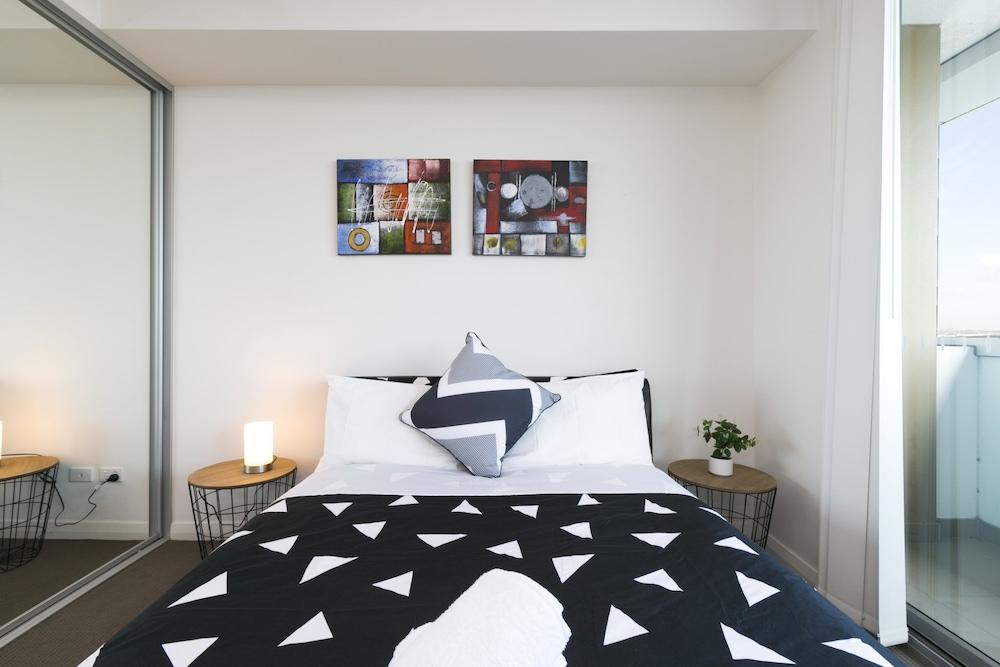 Penthouse near Airport & CBD