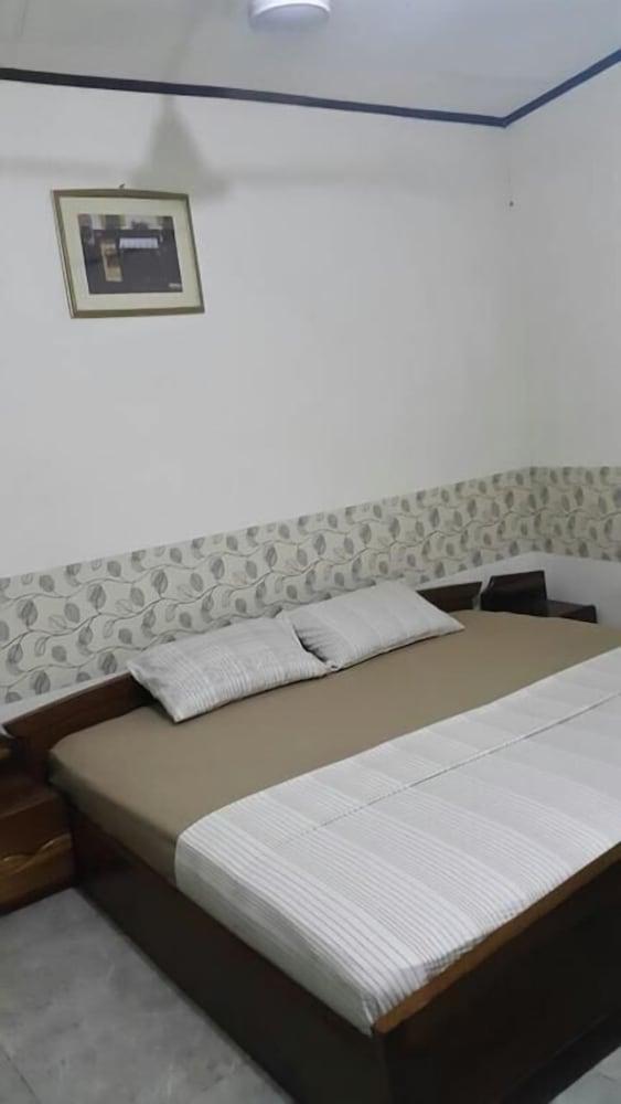 Inn-Syde Guest House