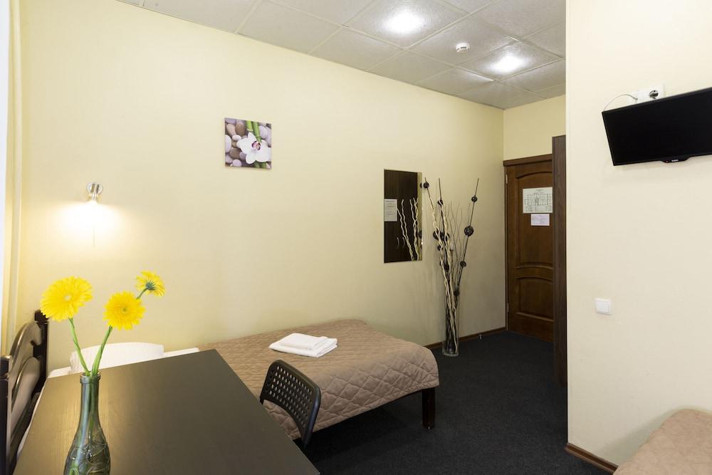 Mini-Hotel Entrance N2