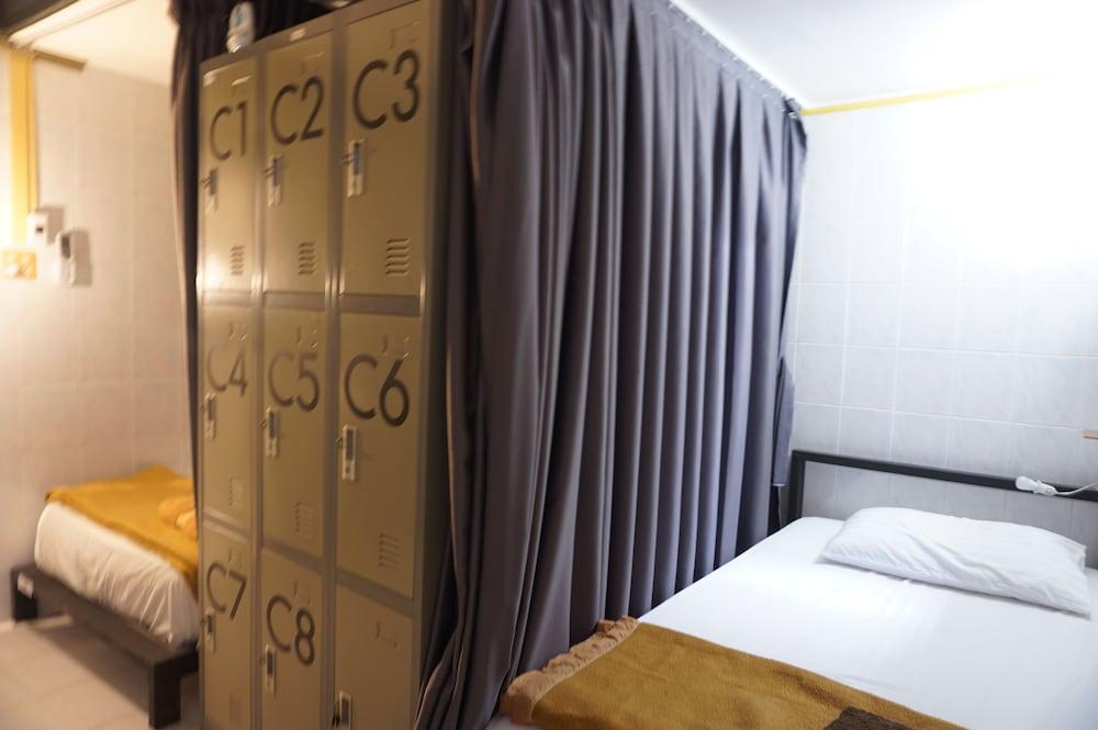 Near Beach Hostel - Adults Only