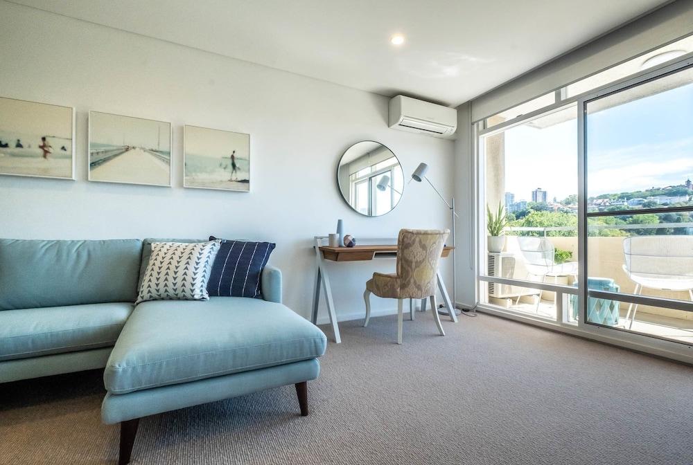 Luxury in Prestigious Double Bay H428