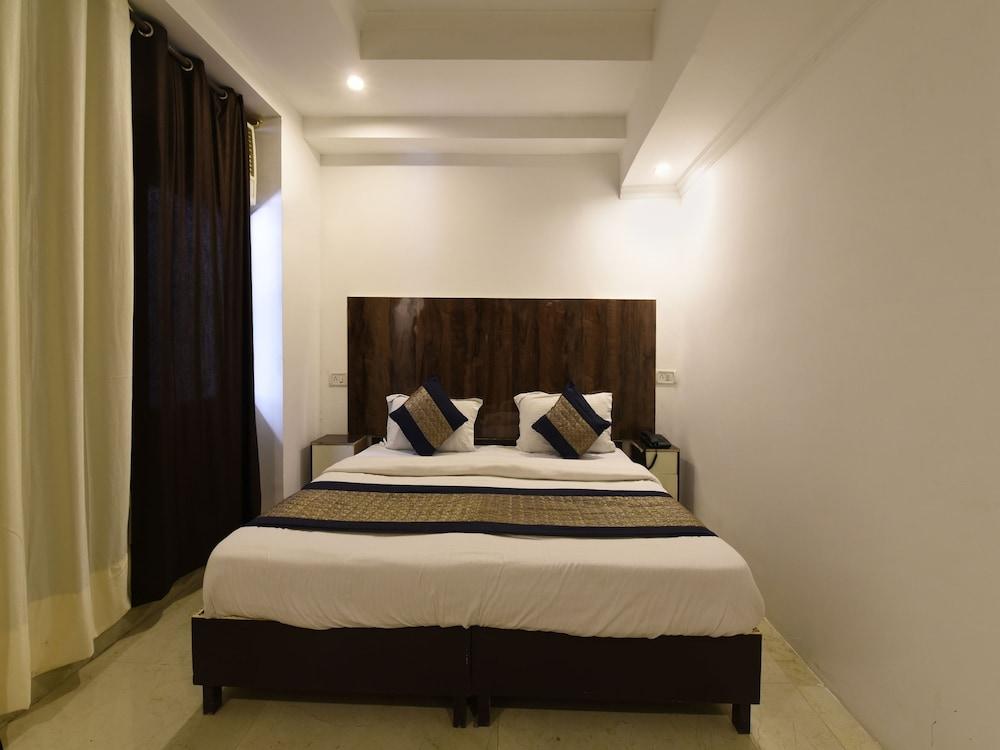 OYO Flagship 18618 Ocean Blue Residency