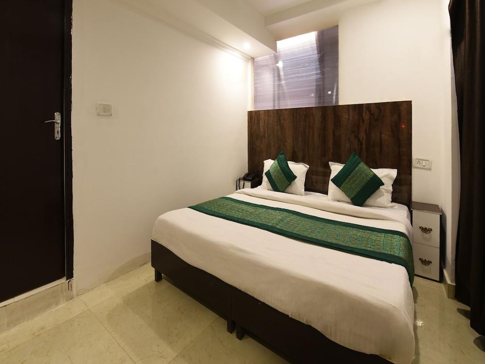 OYO Flagship 18618 Ocean Blue Residency