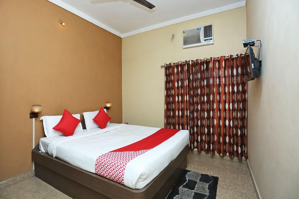 OYO 12777 Hotel Classic