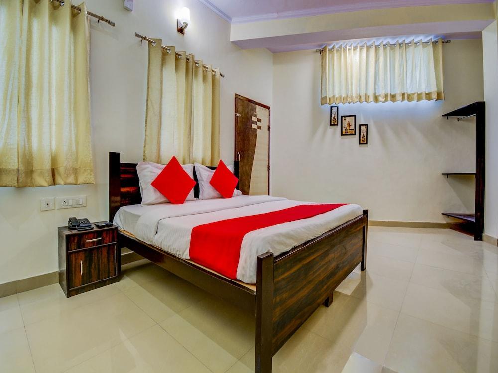 OYO 22942 Hotel Opal