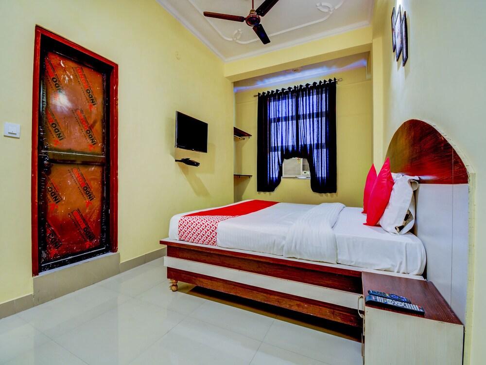 OYO 22942 Hotel Opal