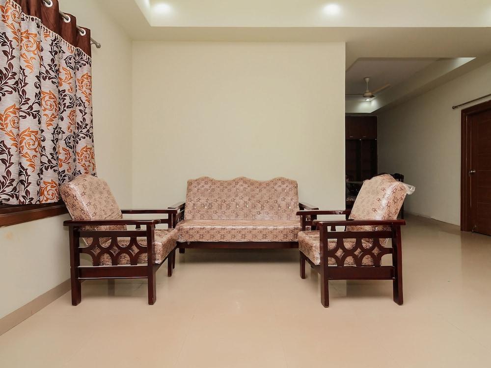 OYO 22474 Neon Homes