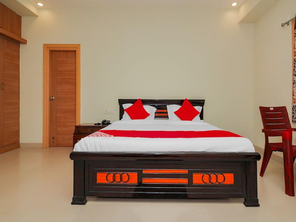 OYO 22474 Neon Homes