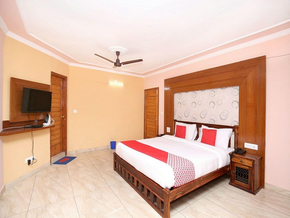 OYO 15254 Home Scenic Studio Barog