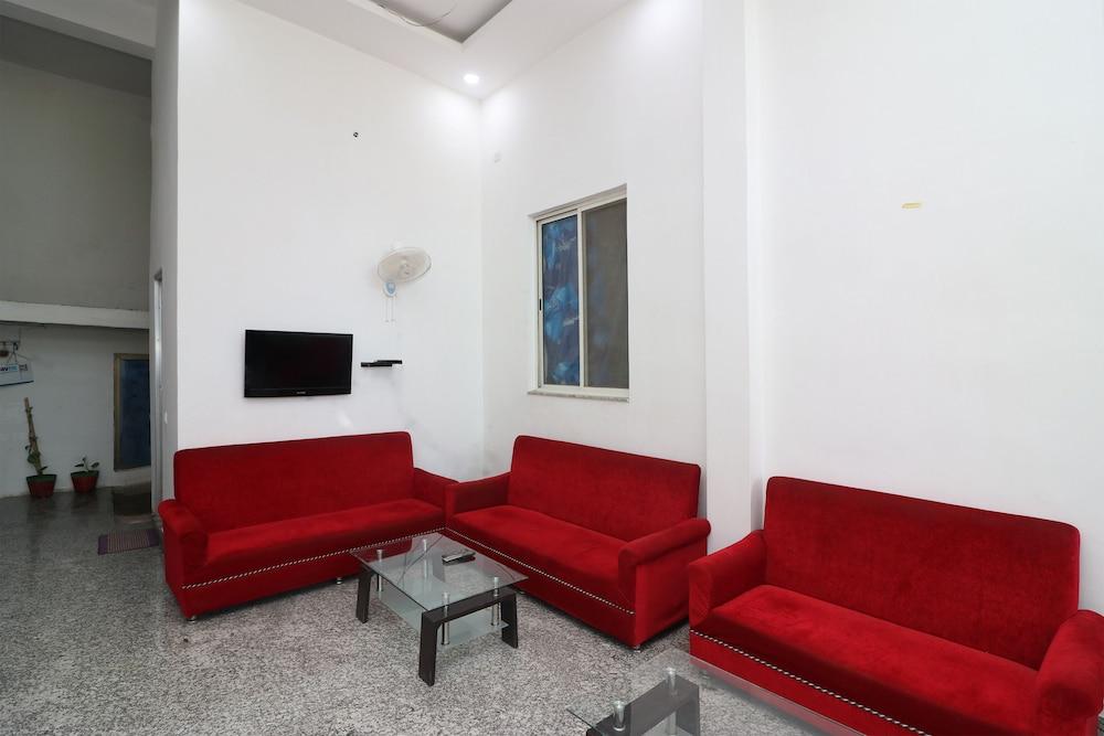 OYO 18587 Alok House