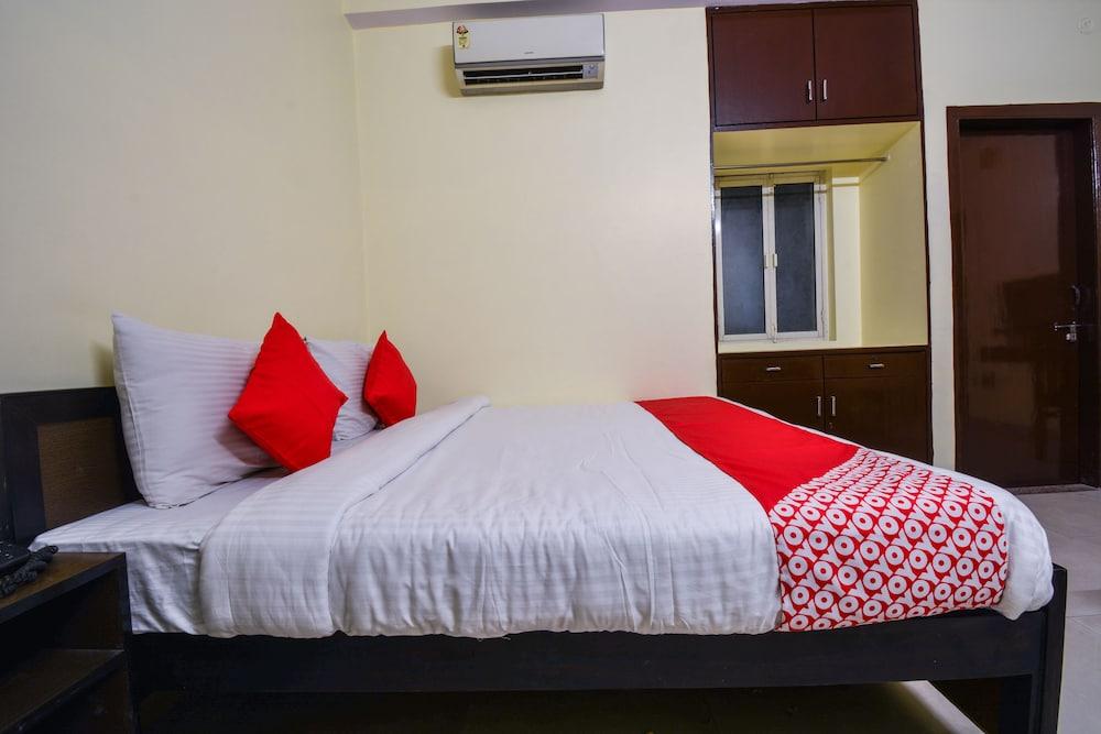 OYO 16940 Hotel Royal Murli