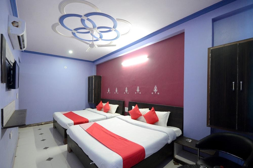 OYO 19451 Hotel Blue Moon