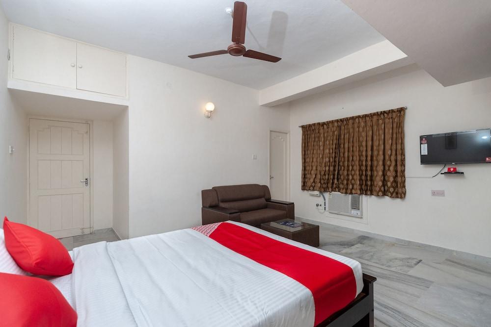 OYO 24168 Amrita Inn