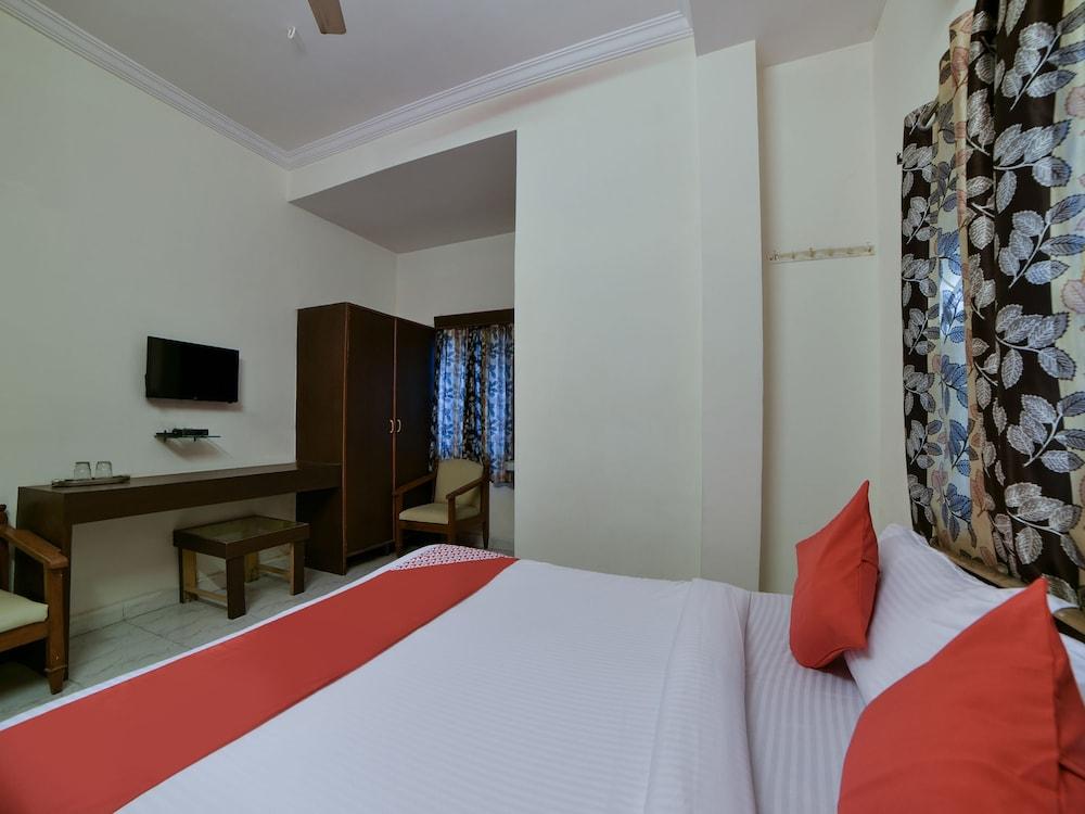OYO 16533 Hotel Sudarshan
